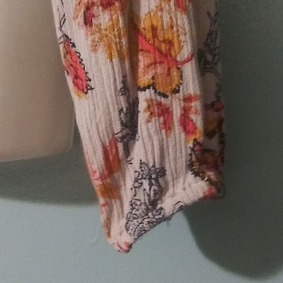 - RED boho cropped faux wrap top - Picture 4 of 12